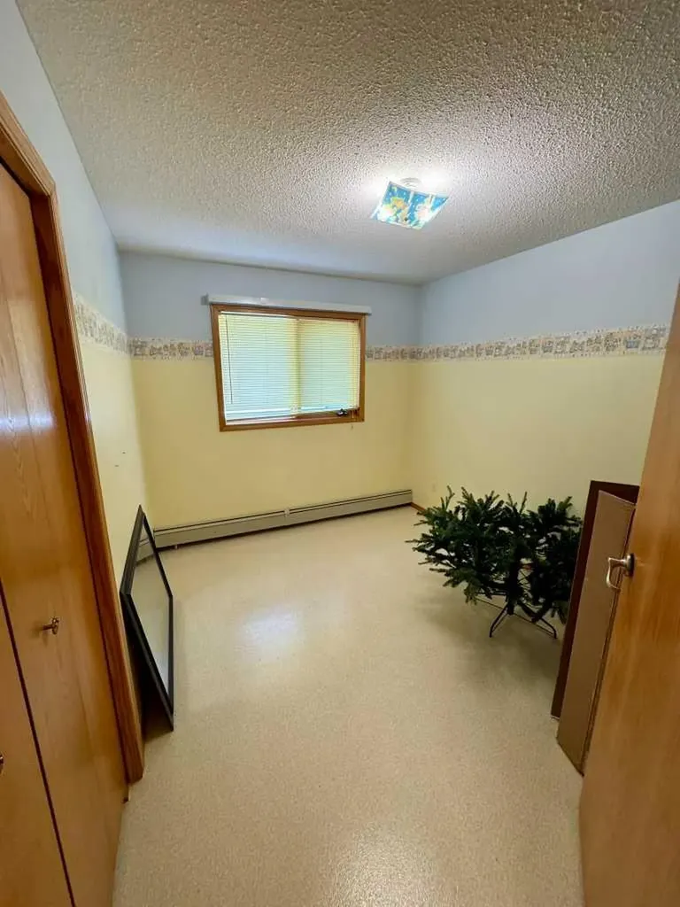 1925 5 Avenue Wainwright AB T9W1J3