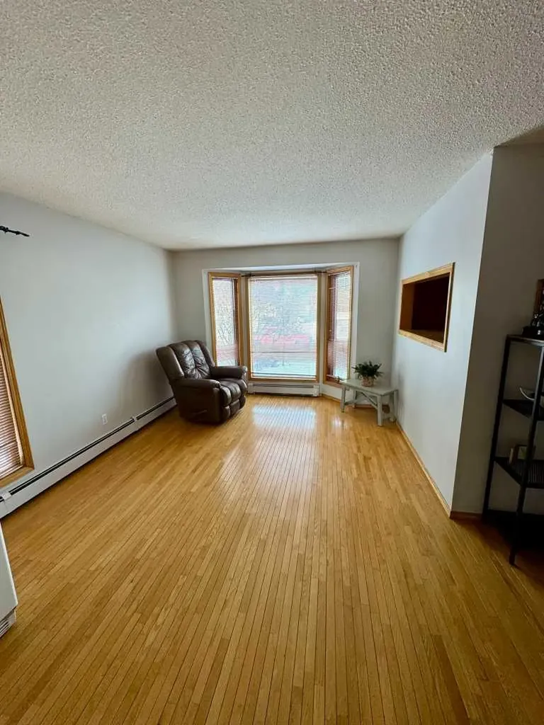 1925 5 Avenue Wainwright AB T9W1J3