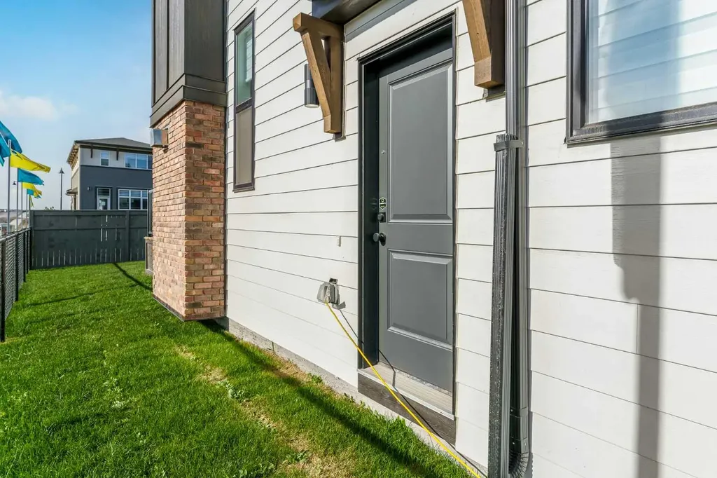 80 Magnolia Green SE Calgary AB T3M 3X8
