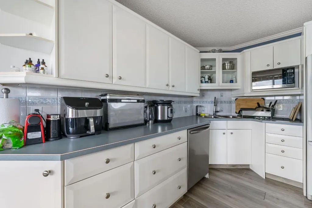 1001 13 Avenue SW Calgary AB T2R 0L5
