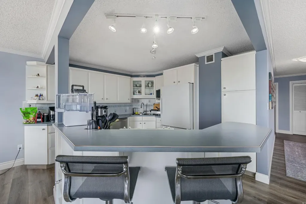 1001 13 Avenue SW Calgary AB T2R 0L5