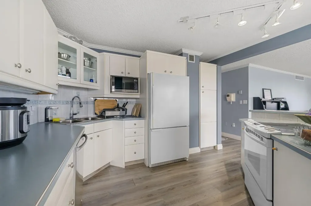 1001 13 Avenue SW Calgary AB T2R 0L5