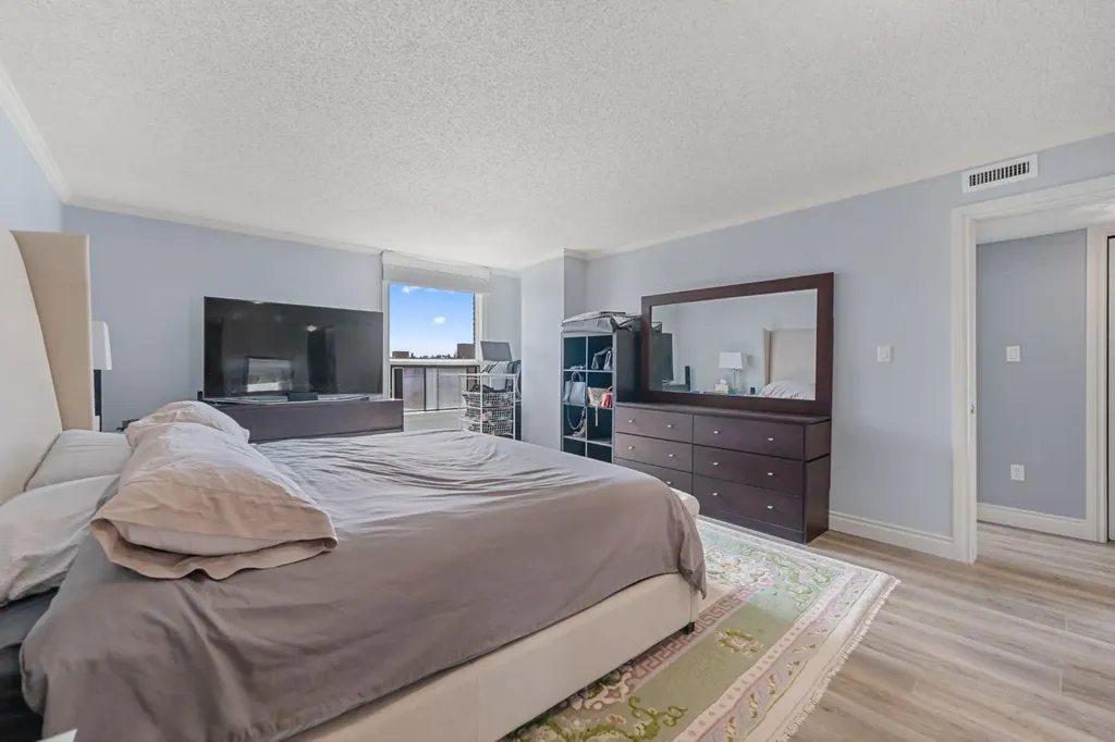 1001 13 Avenue SW Calgary AB T2R 0L5