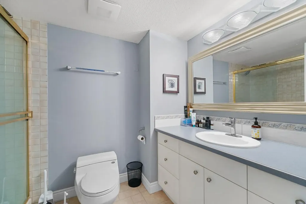 1001 13 Avenue SW Calgary AB T2R 0L5