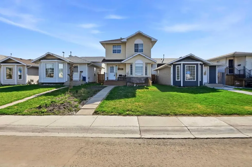 4707 44 Street Sylvan Lake AB T4S 1P5