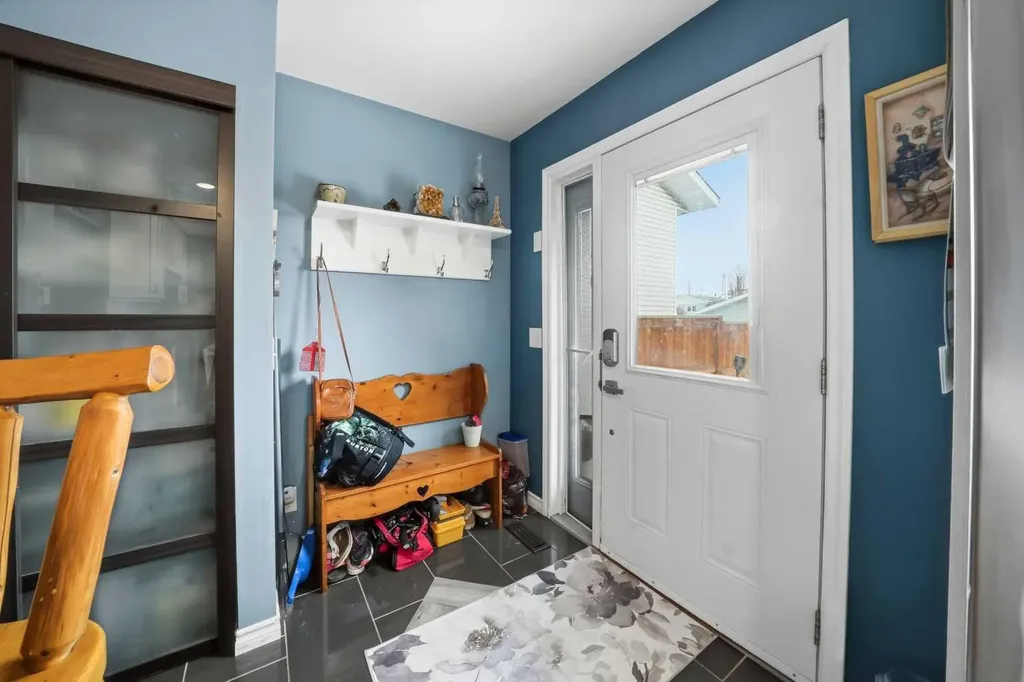 4707 44 Street Sylvan Lake AB T4S 1P5