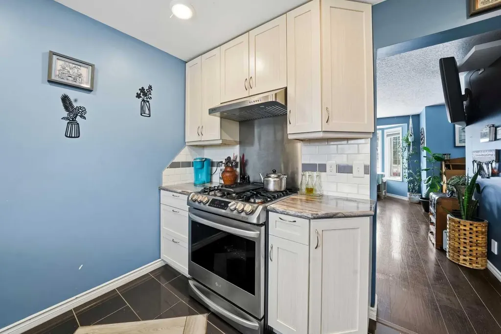 4707 44 Street Sylvan Lake AB T4S 1P5