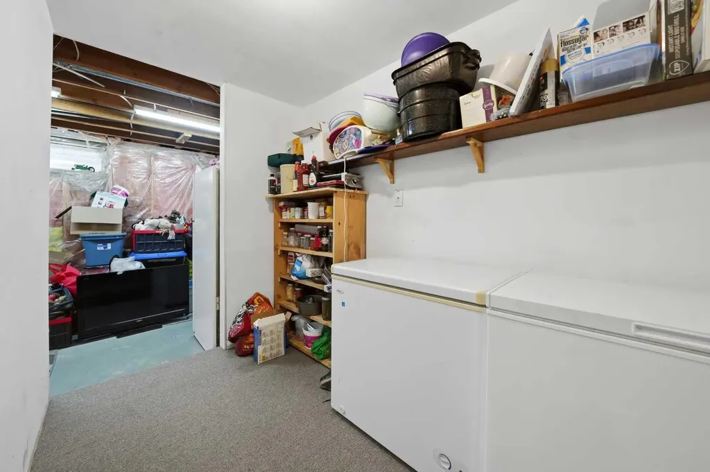 4707 44 Street Sylvan Lake AB T4S 1P5