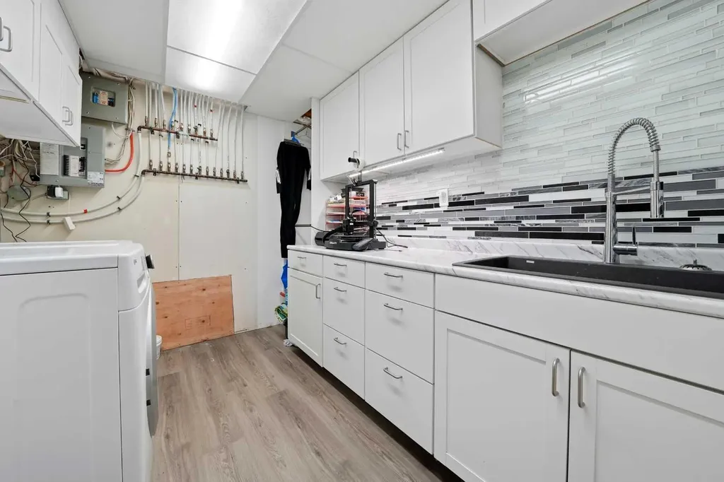 4707 44 Street Sylvan Lake AB T4S 1P5
