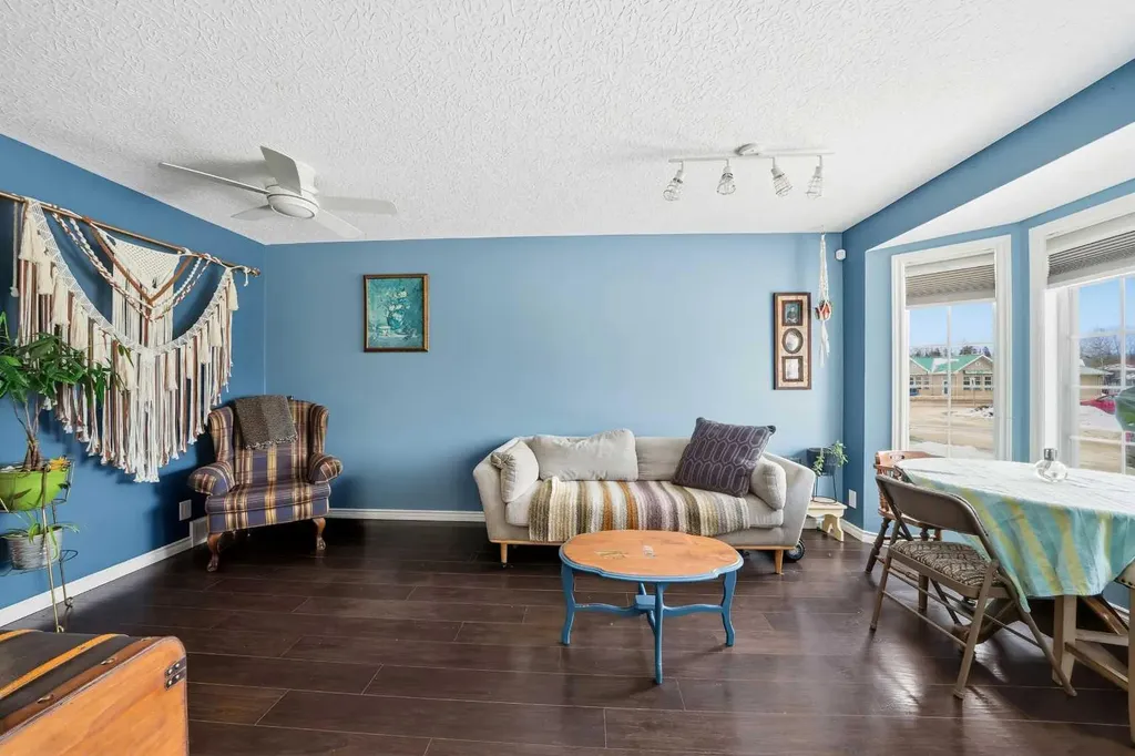 4707 44 Street Sylvan Lake AB T4S 1P5