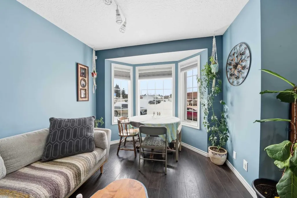 4707 44 Street Sylvan Lake AB T4S 1P5