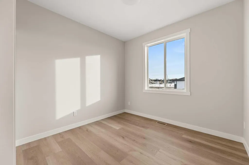 5 Williams Avenue Olds AB T4H 1E7
