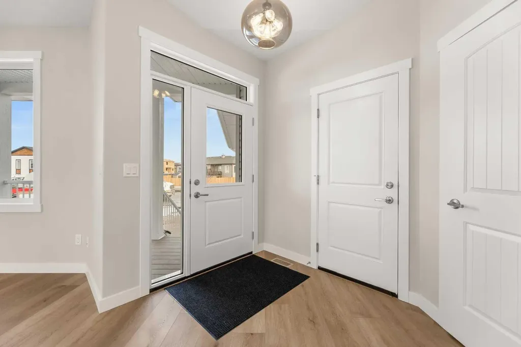 5 Williams Avenue Olds AB T4H 1E7