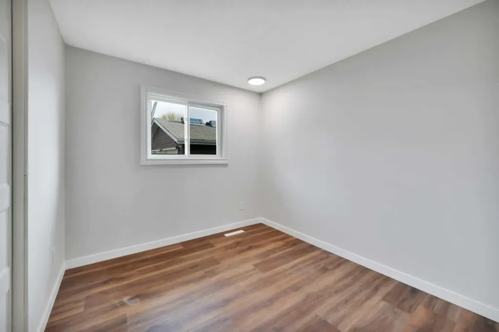 112 Barrett Drive Red Deer AB T4R 1J3