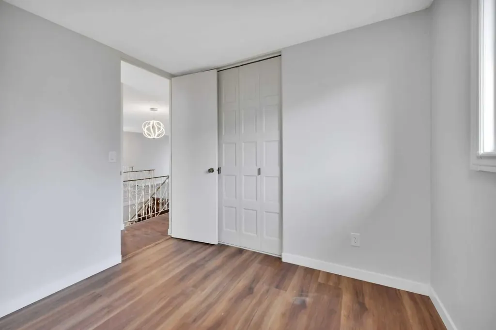 112 Barrett Drive Red Deer AB T4R 1J3
