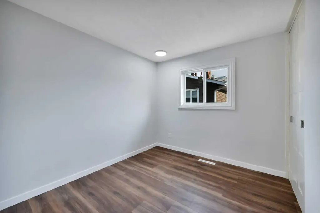 112 Barrett Drive Red Deer AB T4R 1J3