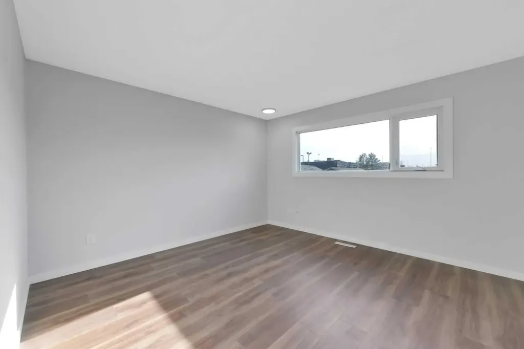 112 Barrett Drive Red Deer AB T4R 1J3