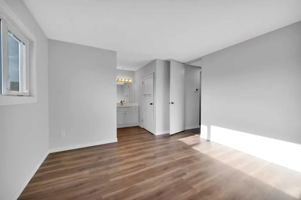 112 Barrett Drive Red Deer AB T4R 1J3
