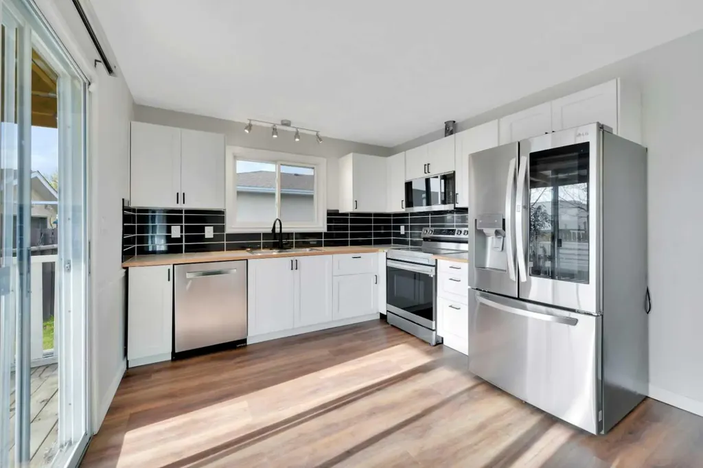 112 Barrett Drive Red Deer AB T4R 1J3