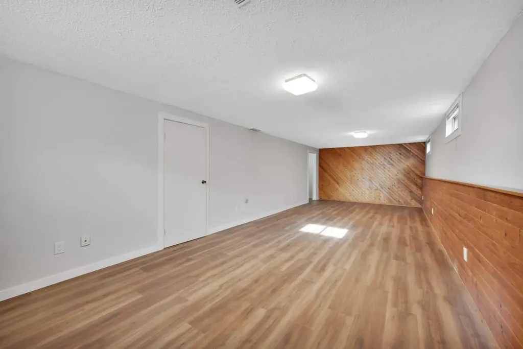 112 Barrett Drive Red Deer AB T4R 1J3