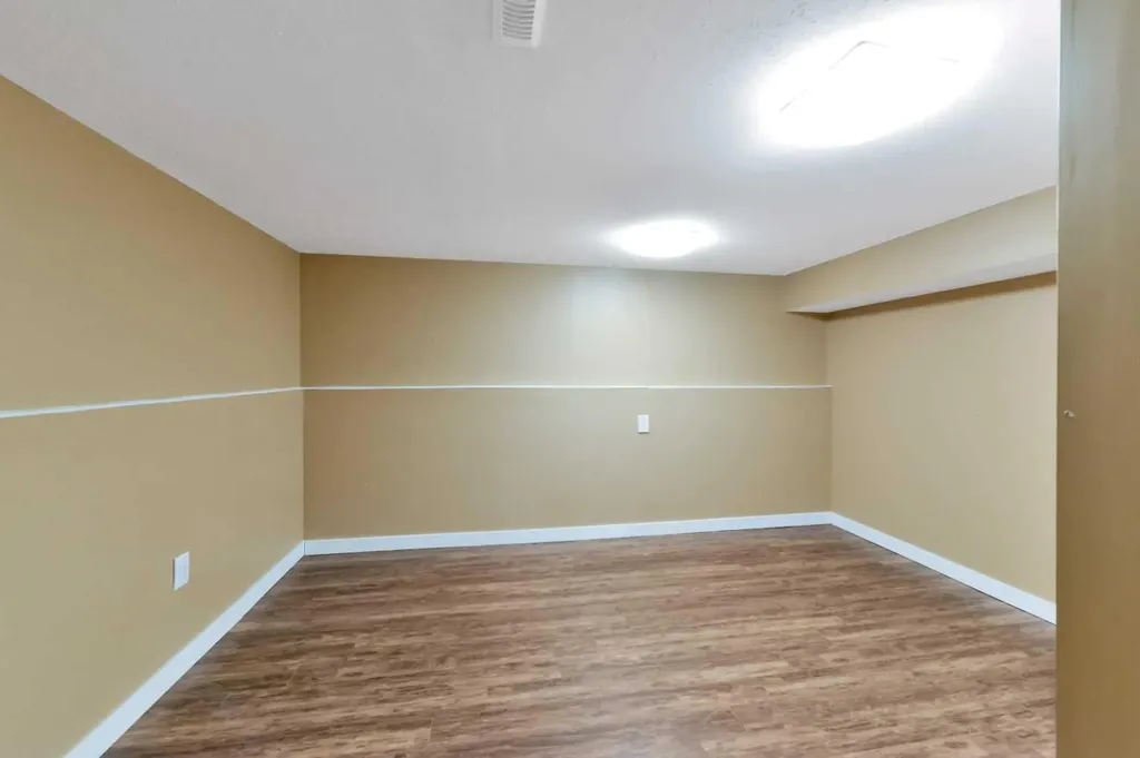 112 Barrett Drive Red Deer AB T4R 1J3