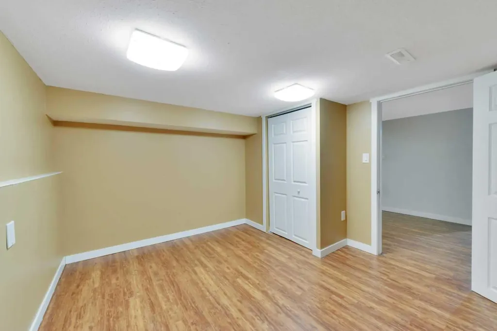 112 Barrett Drive Red Deer AB T4R 1J3