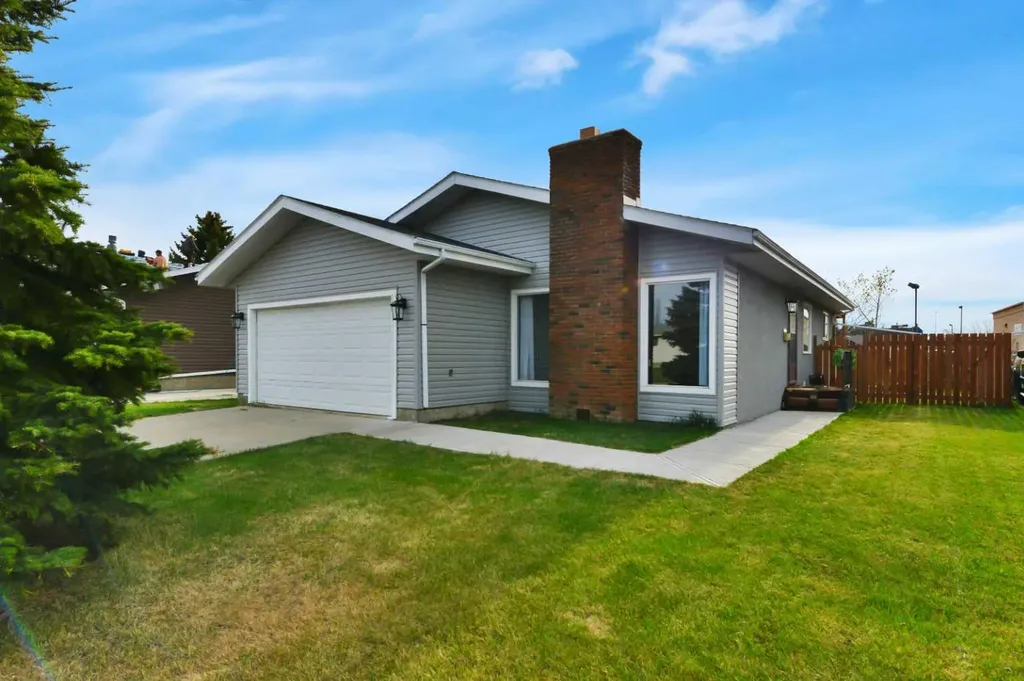 112 Barrett Drive Red Deer AB T4R 1J3