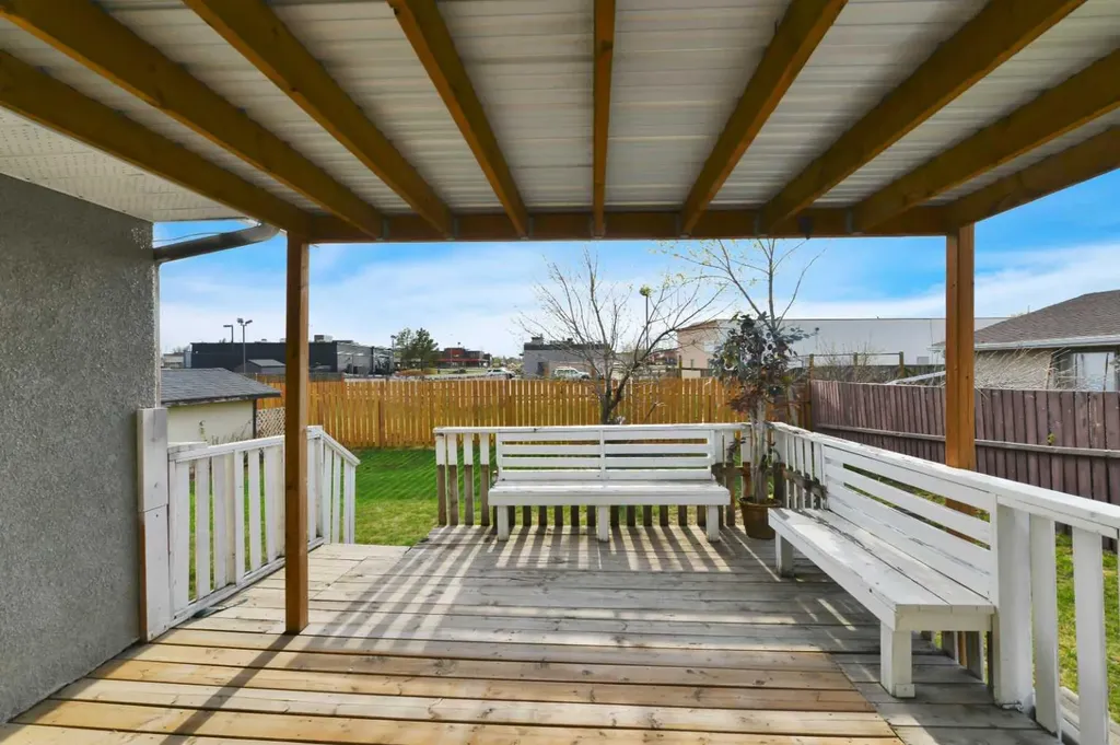 112 Barrett Drive Red Deer AB T4R 1J3