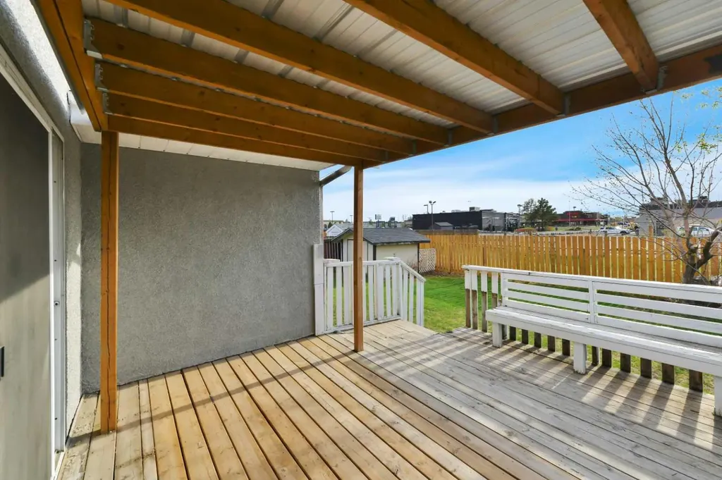 112 Barrett Drive Red Deer AB T4R 1J3