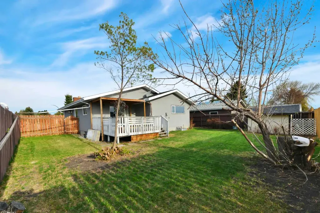 112 Barrett Drive Red Deer AB T4R 1J3