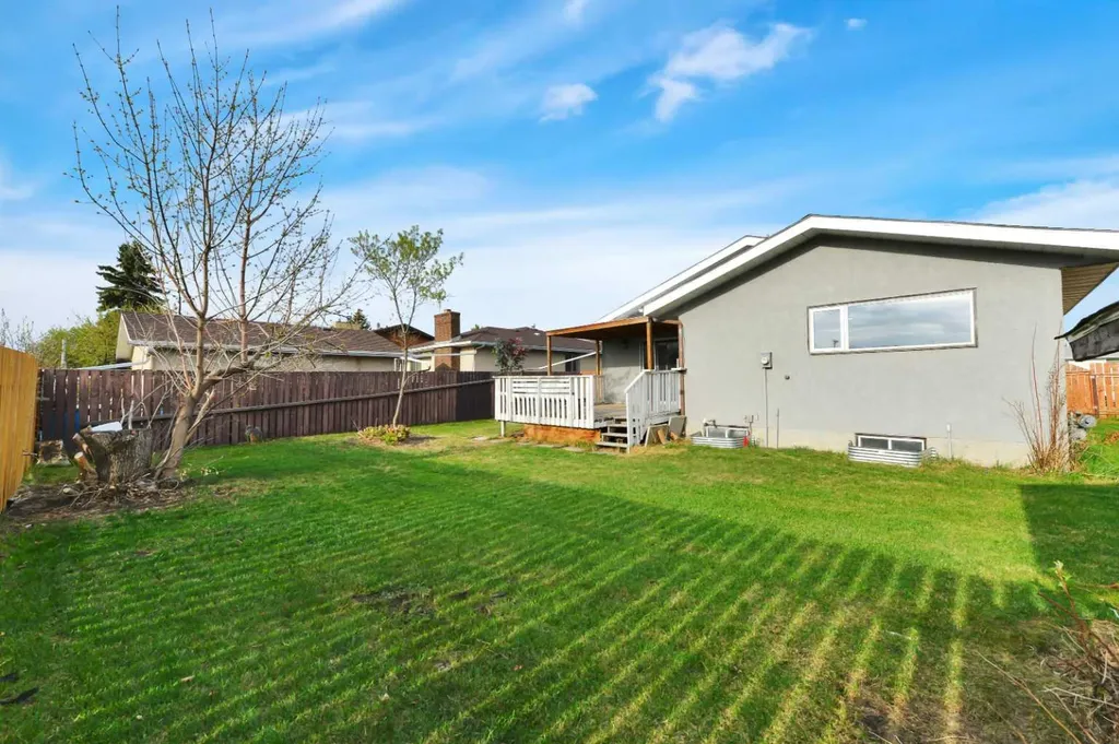 112 Barrett Drive Red Deer AB T4R 1J3