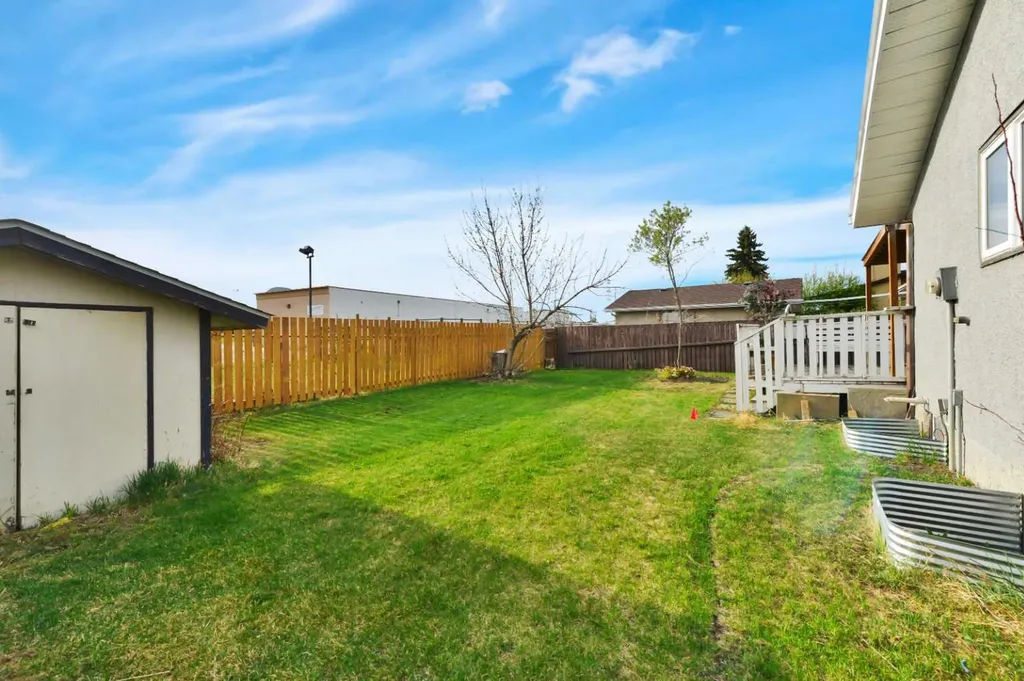 112 Barrett Drive Red Deer AB T4R 1J3