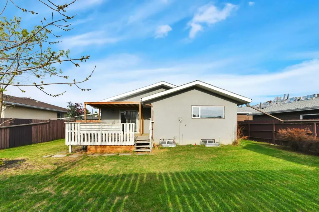112 Barrett Drive Red Deer AB T4R 1J3