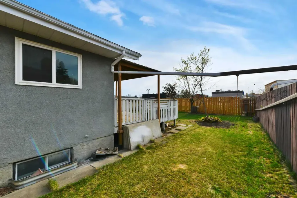 112 Barrett Drive Red Deer AB T4R 1J3