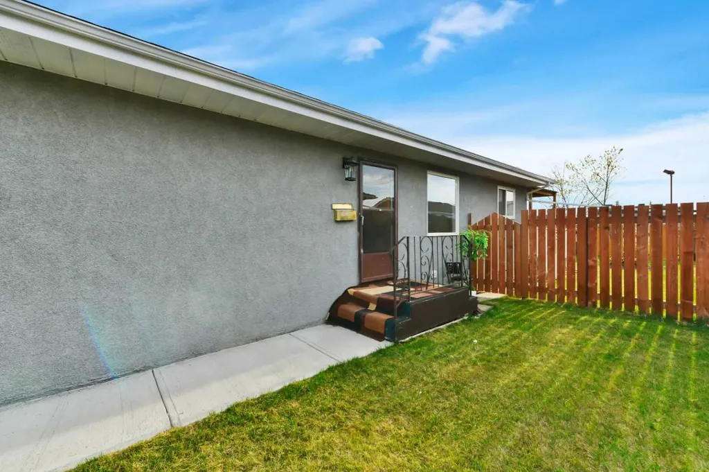 112 Barrett Drive Red Deer AB T4R 1J3