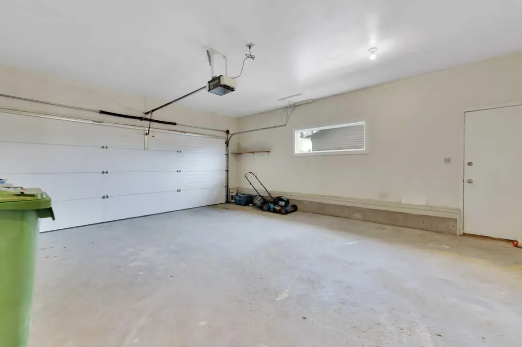112 Barrett Drive Red Deer AB T4R 1J3