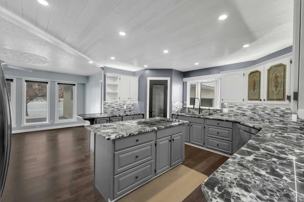 2 Grand Avenue Norglenwold AB T4S 1S5