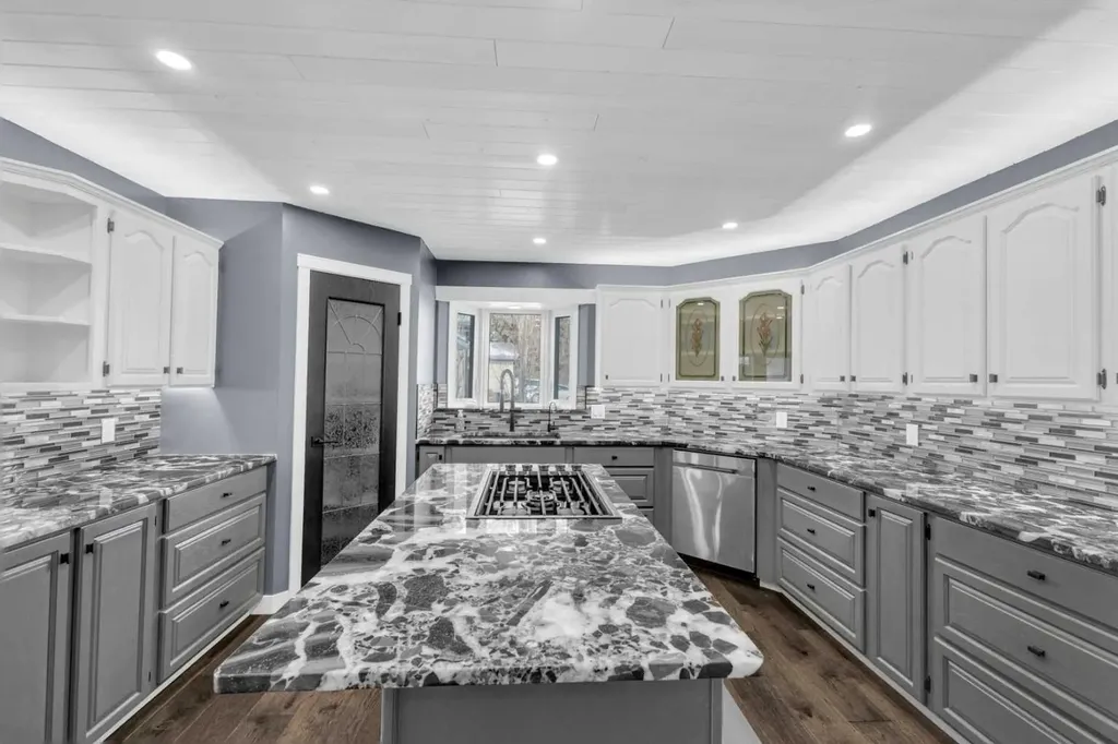 2 Grand Avenue Norglenwold AB T4S 1S5