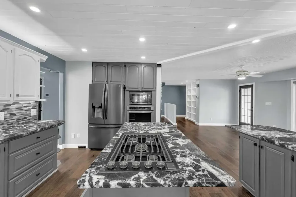 2 Grand Avenue Norglenwold AB T4S 1S5
