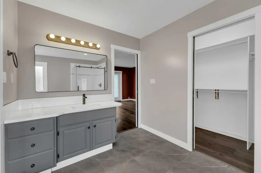 2 Grand Avenue Norglenwold AB T4S 1S5