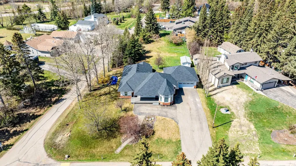 2 Grand Avenue Norglenwold AB T4S 1S5