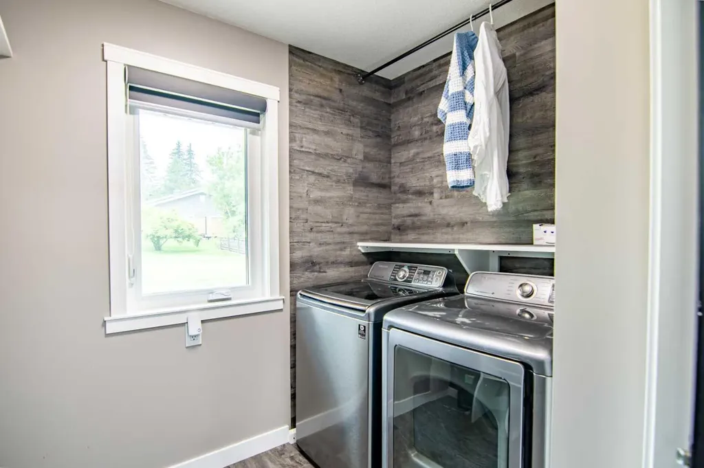 2 Grand Avenue Norglenwold AB T4S 1S5