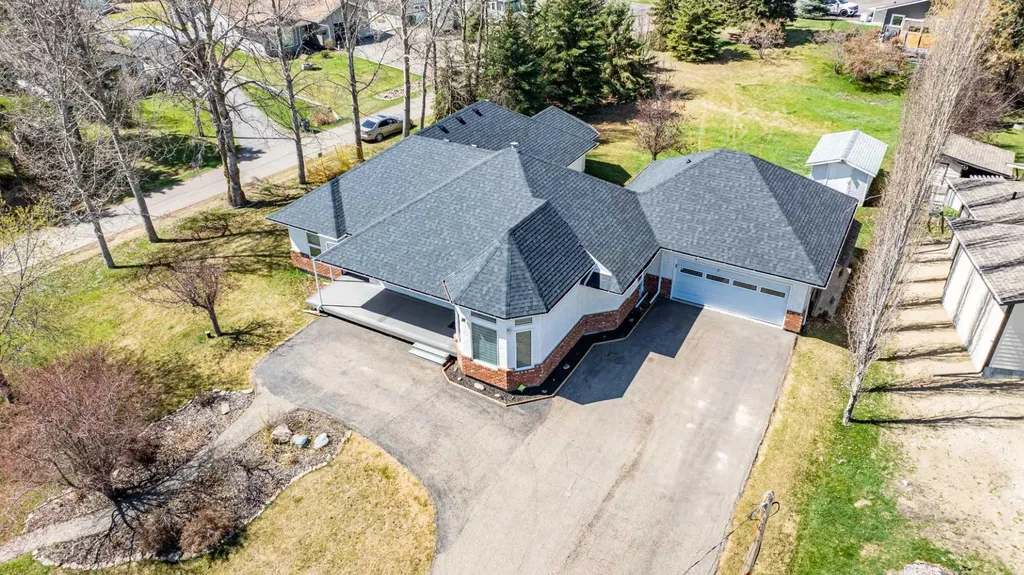 2 Grand Avenue Norglenwold AB T4S 1S5