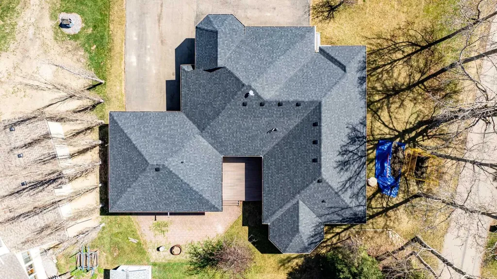 2 Grand Avenue Norglenwold AB T4S 1S5