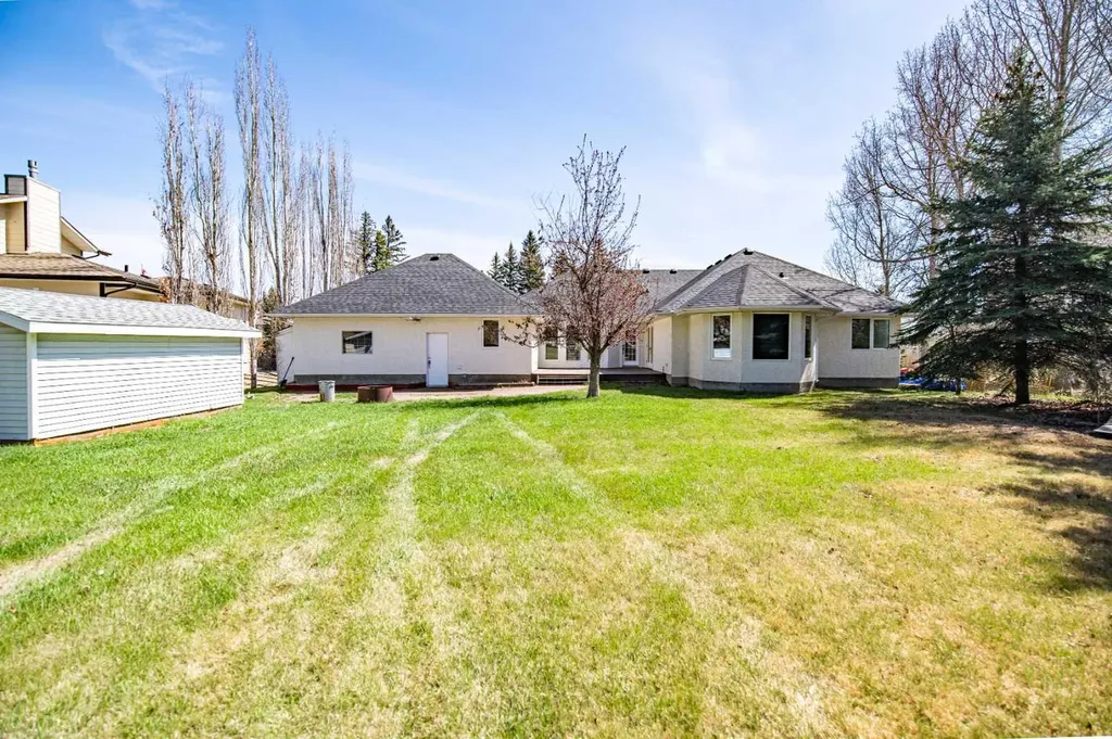 2 Grand Avenue Norglenwold AB T4S 1S5