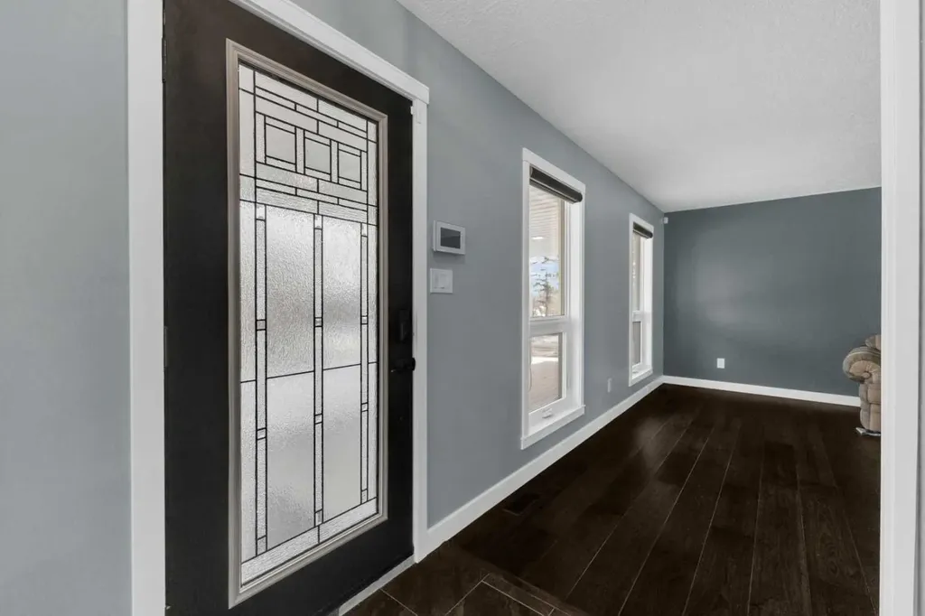 2 Grand Avenue Norglenwold AB T4S 1S5