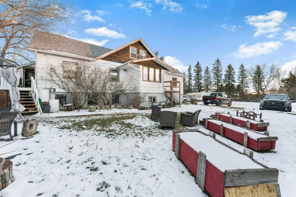 320075 Range Road 240 Rural Kneehill County AB T0M 1A0