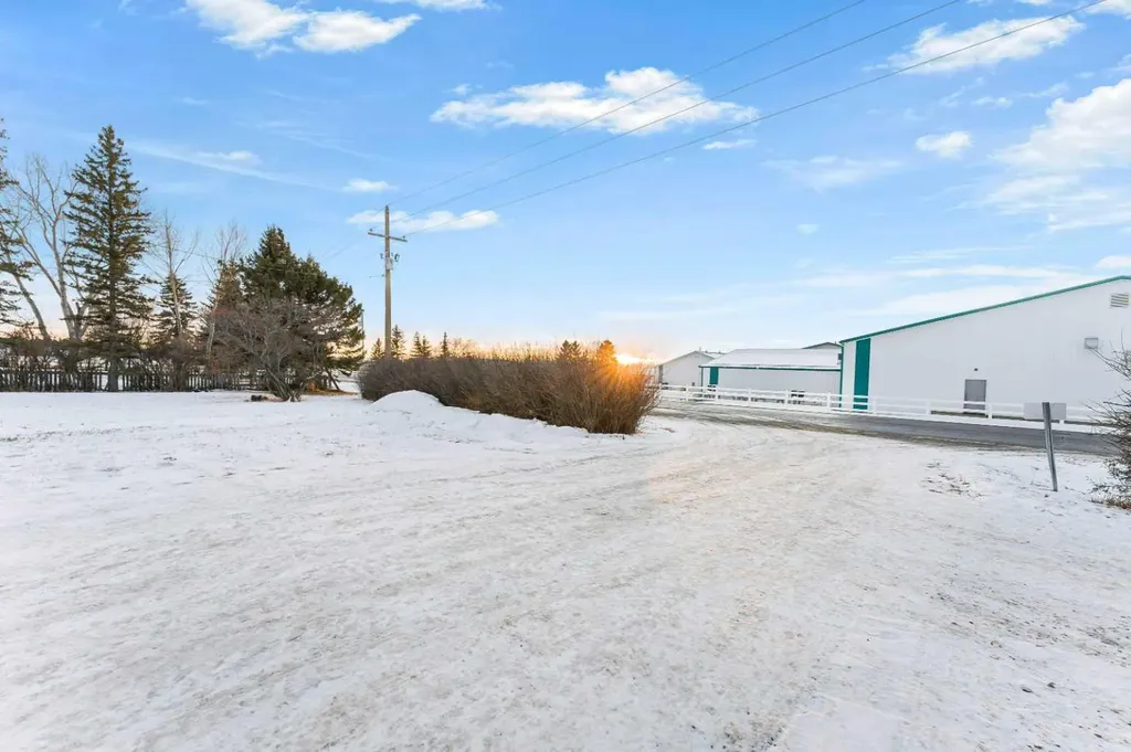 320075 Range Road 240 Rural Kneehill County AB T0M 1A0