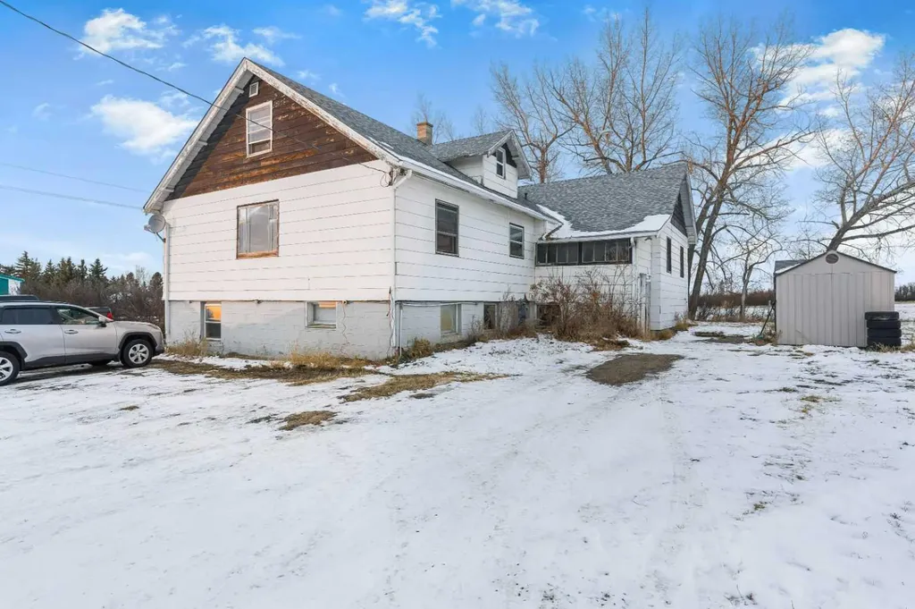 320075 Range Road 240 Rural Kneehill County AB T0M 1A0