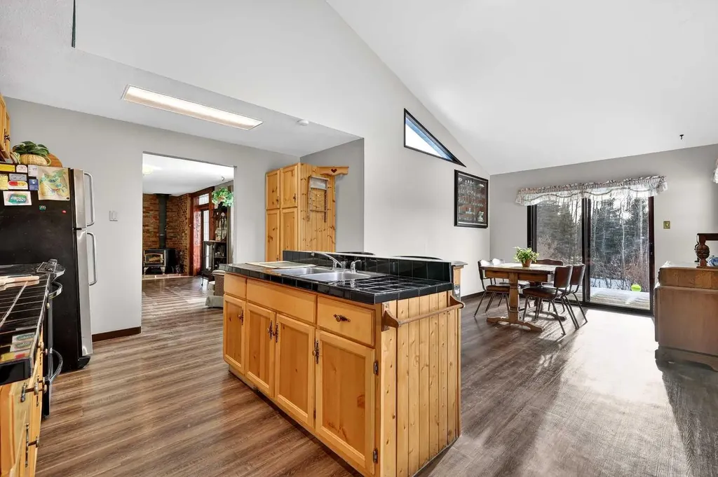 33235 Range Road 64 Rural Mountain View County AB T0M 1X0